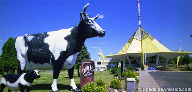 cow belle talking chatty wisconsin neillsville wi largest roadsideamerica attractions cheese radio she